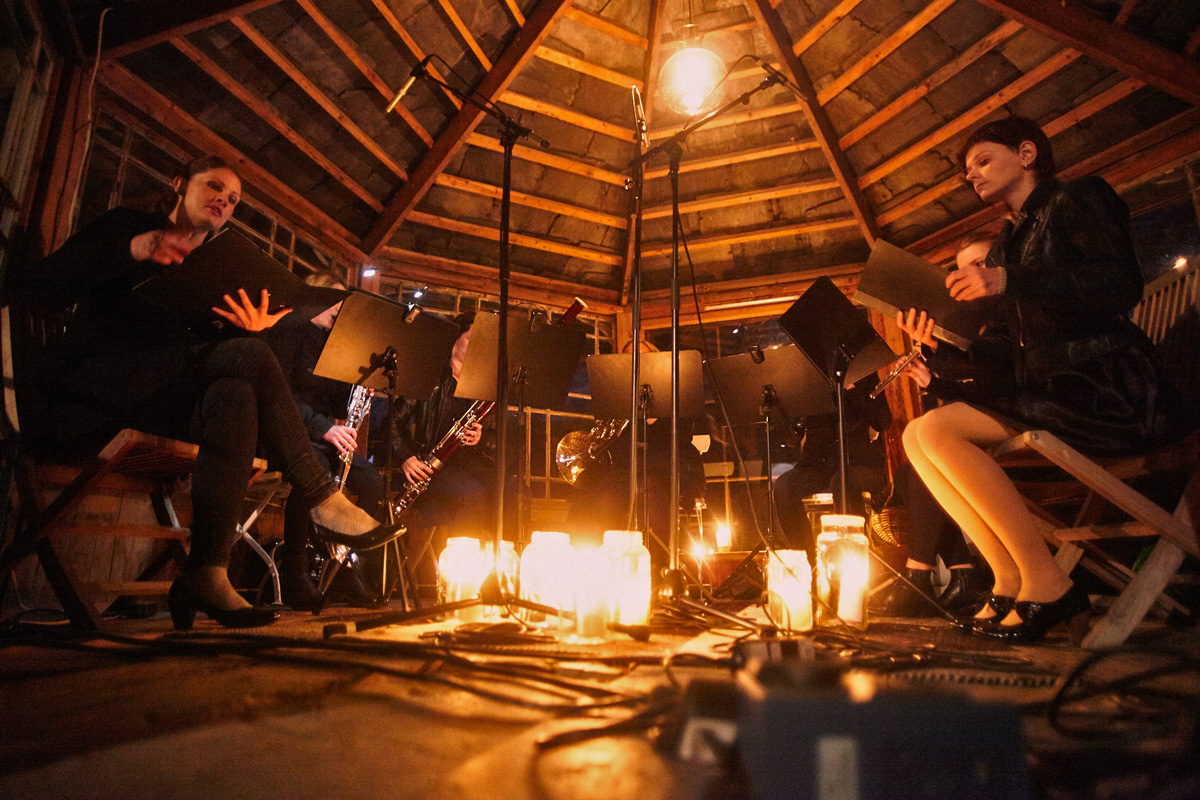 Paa den andre siden av vinden On the Other Side of the Wind Sculptural Performance Harpefoss Hotel Marius Engh Tarje Eikanger Gullaksen