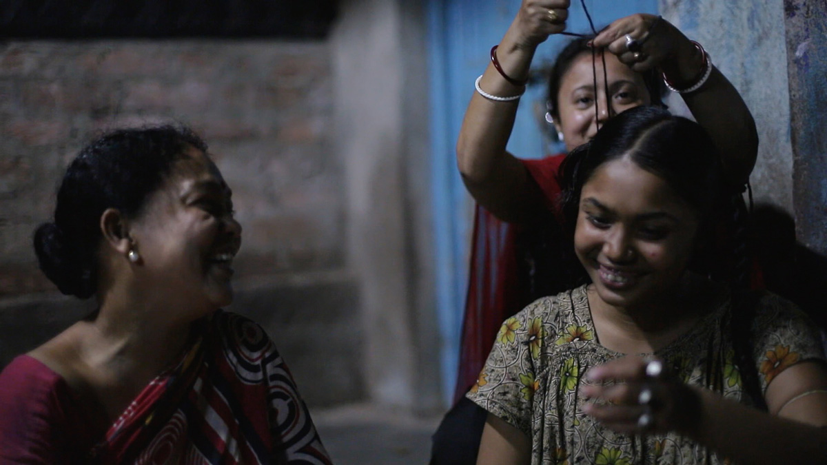 Braiding Hair still from the film Objects in the mirror are as the appear by Tarje Eikanger Gullaksen