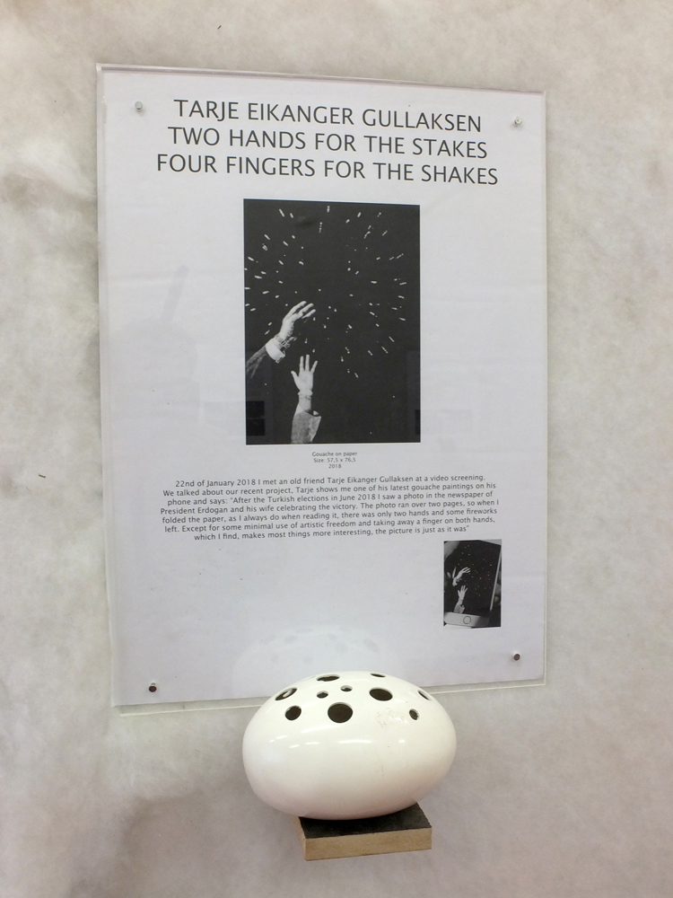 Two hands for the stakes Four-fingers for the shakes at Pots of the Etablissement